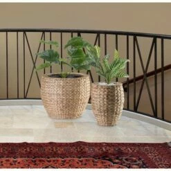 Vintiquewise Water Hyacinth Round Floor Planter with Metal Pot