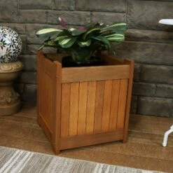 Sunnydaze Decor Sunnydaze Outside Meranti Wood Outdoor Planter Box with Teak Oil Finish for Garden, Porch and Patio - 16" Square