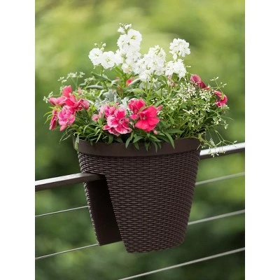 Weave Round Railing Planter, 11 Inch - Gardener's Supply Company 5 Weave Round Railing Planter, 11 Inch - Gardener's Supply Company - Image 4