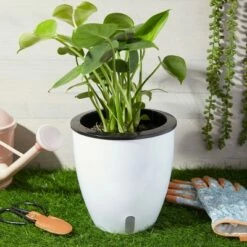 Juvale 3 Pack White Plastic Self Watering Pots with Water Level Indicator (7.1 x 7.1 x 7.5 in)