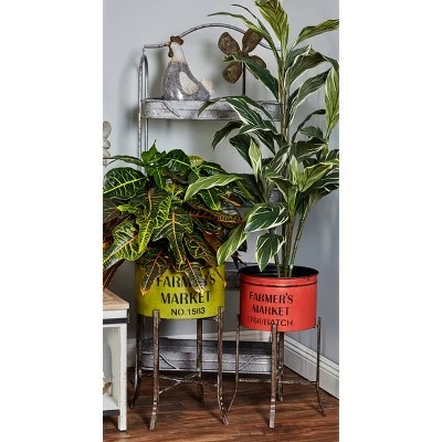 Olivia & May Set of 3 Farmhouse Iron Planters with Stands - Olivia & May 3 Olivia & May Set of 3 Farmhouse Iron Planters with Stands - Olivia & May